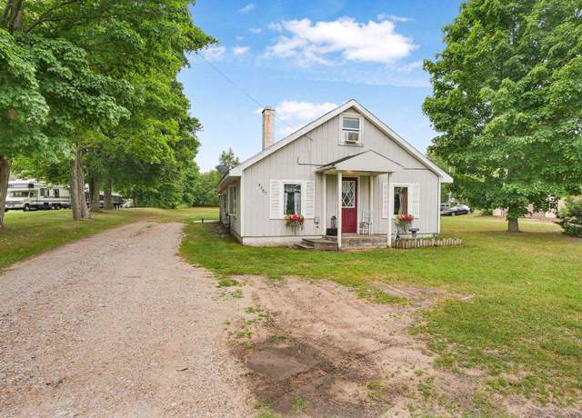 Property at 4507 Vance Rd, Traverse City, MI 49685, 3 beds, 1.5 baths