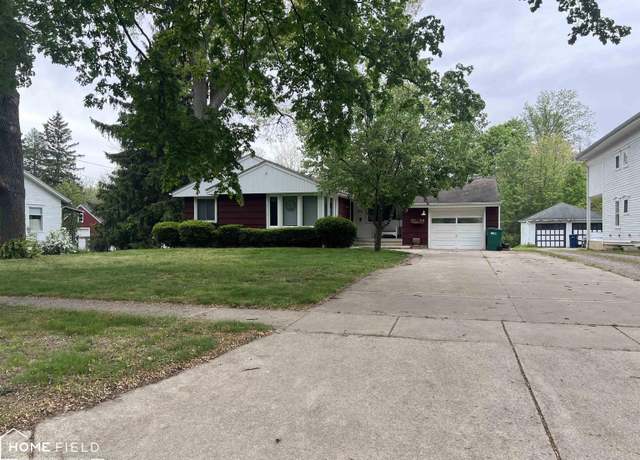 Property at 1300 N Washington St, Owosso, MI 48867, 4 beds, 2 baths