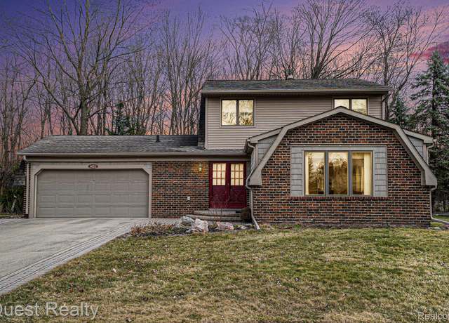 Property at 4052 Bristol Dr, Troy, MI 48085, 3 beds, 2.5 baths