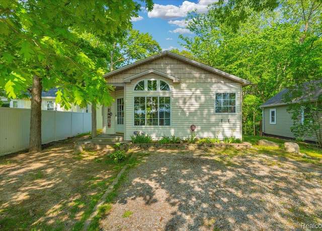 Property at 2102 Miles Rd, Lapeer, MI 48446, 2 beds, 1 bath