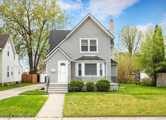 Property at 225 Euclid St, Mt Clemens, MI 48043, 4 beds, 2.5 baths