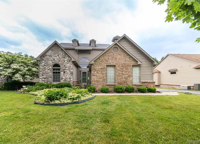Property at 1093 Eagle Nest Dr, Milford Village, MI 48381, 4 beds, 3.5 baths