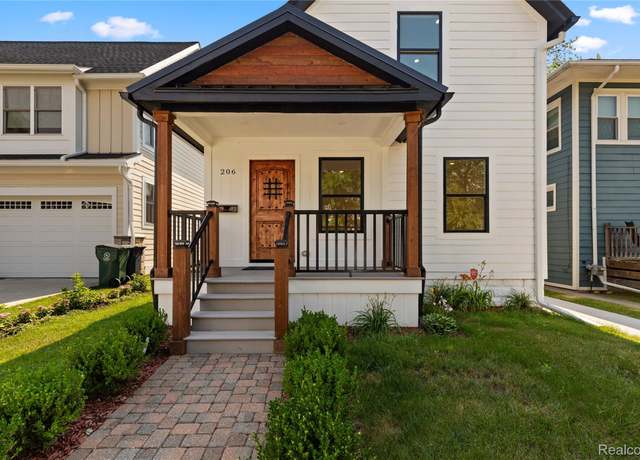Property at 206 N Washington Ave, Royal Oak, MI 48067, 3 beds, 2.5 baths