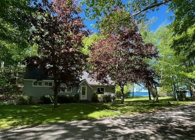 Property at 3251 Jungle Inn Rd, Arcadia, MI 49613, 3 beds, 2 baths