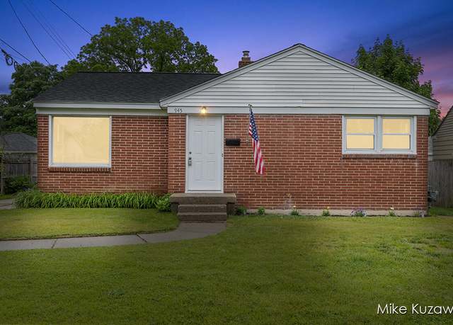 Property at 945 Dorothy St NW, Grand Rapids, MI 49504, 3 beds, 1 bath