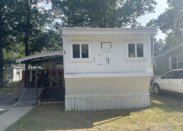 Property at 832 Manor Ln, Traverse City, MI 49686, 3 beds, 1 bath