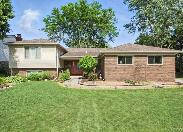 Property at 7506 Capri Dr, Canton, MI 48187, 4 beds, 2.5 baths
