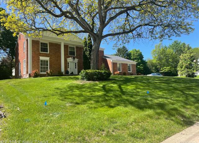 Property at 5250 Hardwoods Dr, West Bloomfield Charter Township, MI 48323, 4 beds, 3 baths