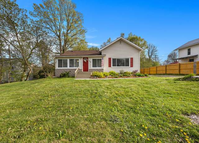 Property at 220 W Division St NE, Rockford, MI 49341, 2 beds, 1 bath