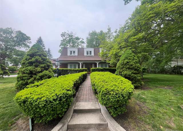 Property at 3015 E Village Ln, Port Huron, MI 48060, 4 beds, 3 baths