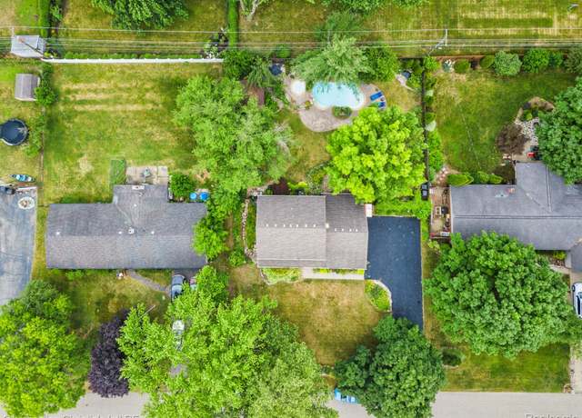 Property at 4247 Morningview Dr, Shelby Twp, MI 48316, 4 beds, 2.5 baths