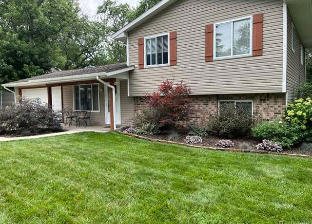 Property at 3144 Beaumont Dr, Highland, MI 48356, 3 beds, 1.5 baths