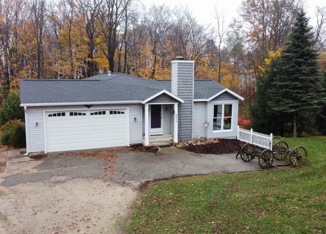 Property at 624 S 160th Ave, Holland, MI 49423, 4 beds, 2 baths