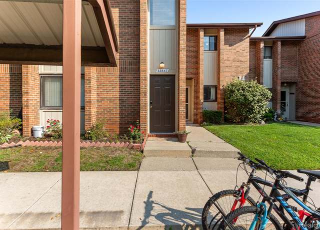 Property at 33647 Pondview Cir, Livonia, MI 48152, 2 beds, 2 baths