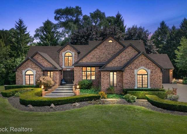 Property at 13000 Janine Ct, Shelby Charter Township, MI 48315, 4 beds, 3 baths