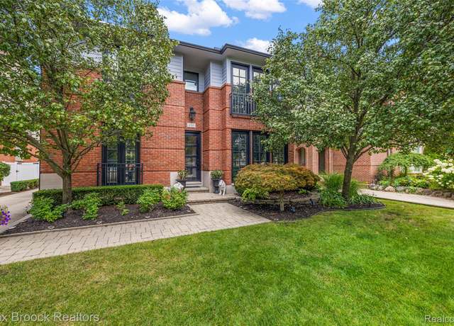 Property at 650 Hanna St, Birmingham, MI 48009, 4 beds, 3.5 baths