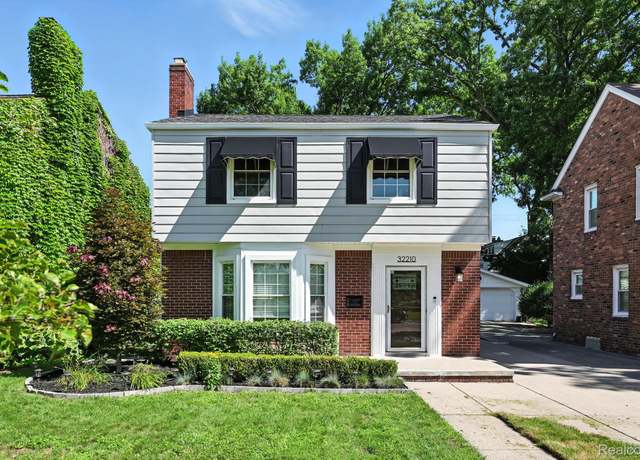 Property at 32210 W Chicago St, Livonia, MI 48150, 3 beds, 1.5 baths