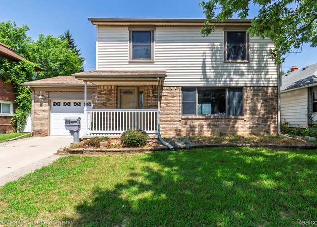 Property at 422 Clinton St, Wyandotte, MI 48192, 3 beds, 1.5 baths