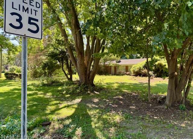Property at 25101 W Chicago Rd, Redford Charter Township, MI 48239, 2 beds, 2.5 baths