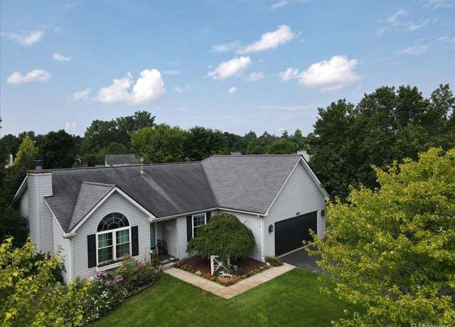 Property at 9327 Huron Park Dr, Brighton, MI 48116, 5 beds, 4 baths