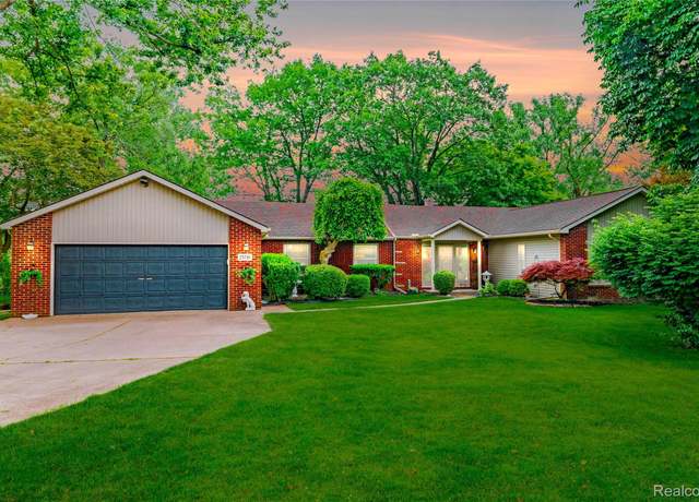 Property at 21781 Thorofare Rd, Grosse Ile, MI 48138, 3 beds, 2 baths