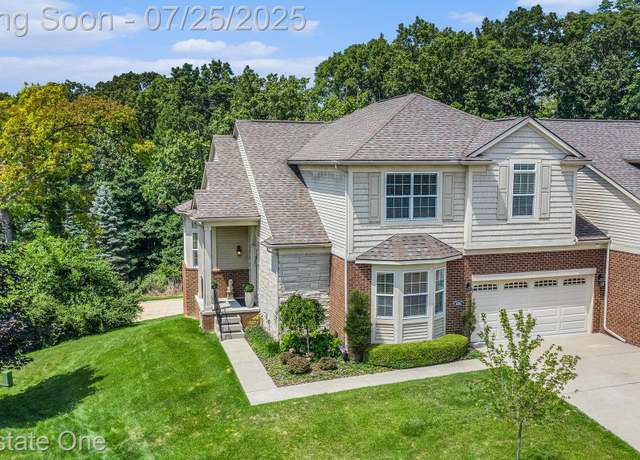 Property at 636 Mountain Cir, Rochester Hills, MI 48306, 3 beds, 3.5 baths
