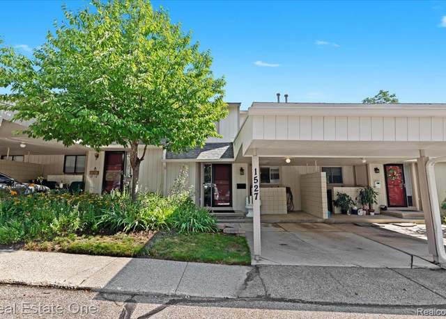 Property at 1527 Charter Oak Dr, Rochester Hills, MI 48309, 2 beds, 2 baths