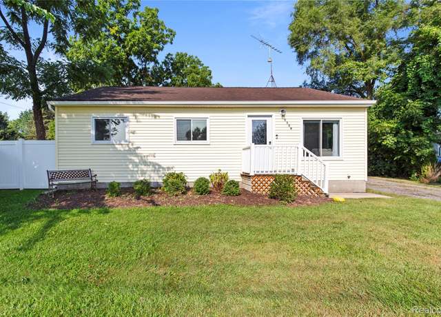 Property at 2329 N Duck Lake Rd, Highland Charter Township, MI 48356, 3 beds, 2 baths