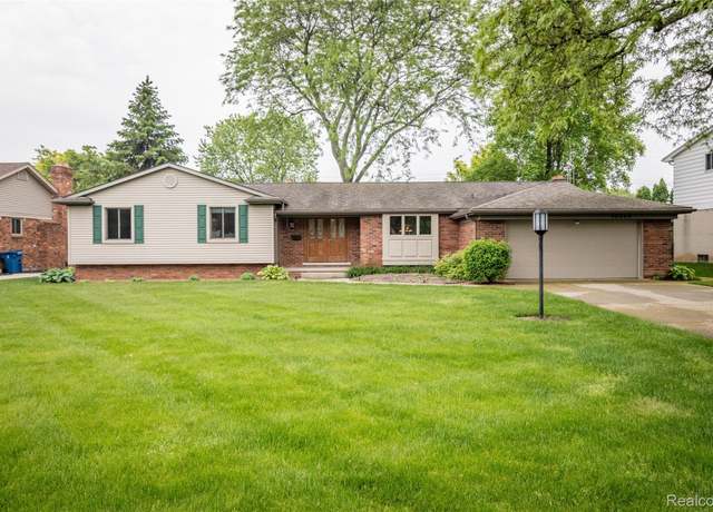 Property at 12950 Via Catherina Dr, Grand Blanc, MI 48439, 3 beds, 2.5 baths