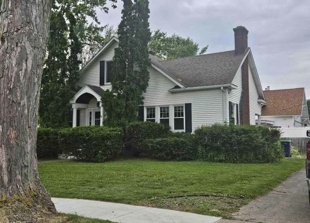 Property at 701 Cass Ave, Bay City, MI 48708, 3 beds, 2.5 baths