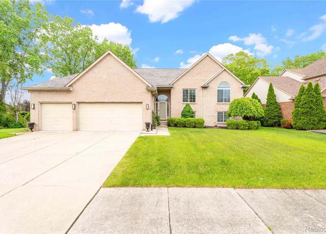 Property at 19821 Woodview Dr, Clinton Township, MI 48038, 3 beds, 3.5 baths