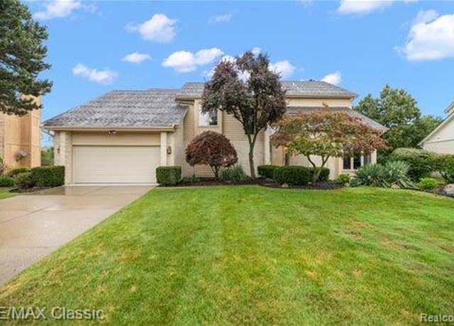 Property at 5511 Maple Leaf Ct, West Bloomfield Charter Township, MI 48322, 4 beds, 3 baths