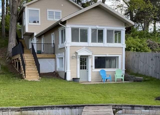 Property at 6599 Close Drive Dr, Fenton, MI 48430, 3 beds, 2 baths