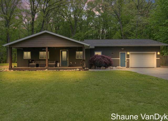 Property at 5326 Division Ave NE, Comstock Park, MI 49321, 3 beds, 2 baths