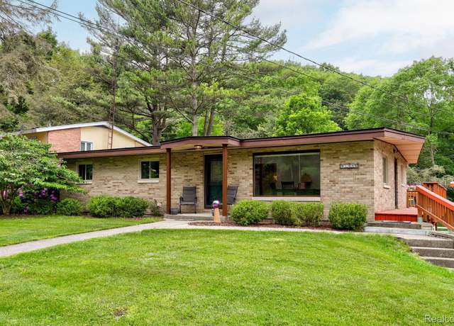 Property at 199 Grand Ave, Grand Haven, MI 49417, 3 beds, 2 baths