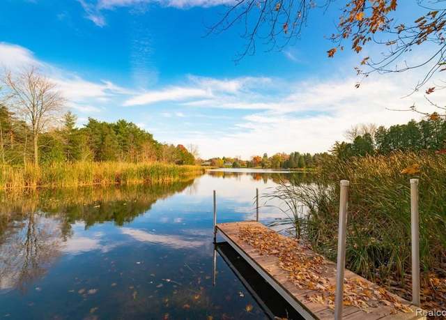 Property at 1221 & 1231 Thistleridge Dr, Holly, MI 48442