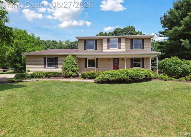 Property at 7057 Wide Valley Dr, Brighton, MI 48116, 5 beds, 2.5 baths