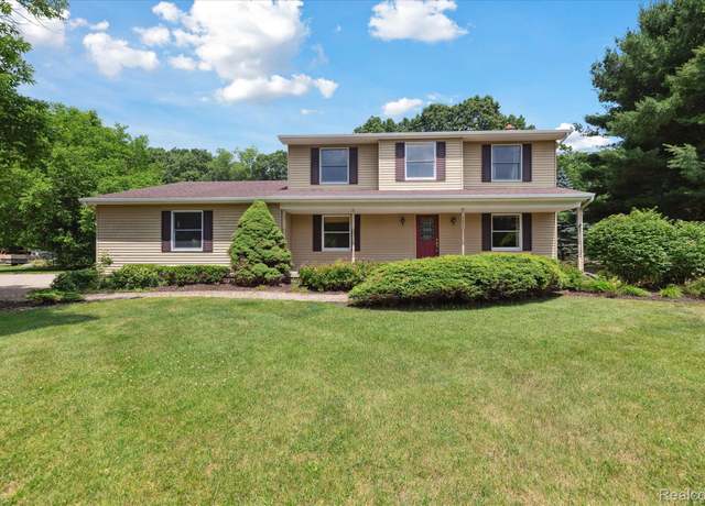 Property at 7057 Wide Valley Dr, Brighton, MI 48116, 5 beds, 2.5 baths