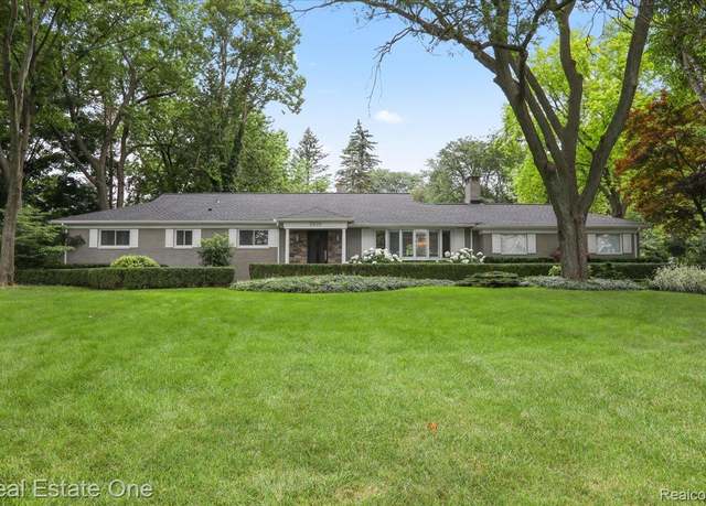 Property at 3830 Miller Way S, Bloomfield Hills, MI 48301, 4 beds, 2.5 baths