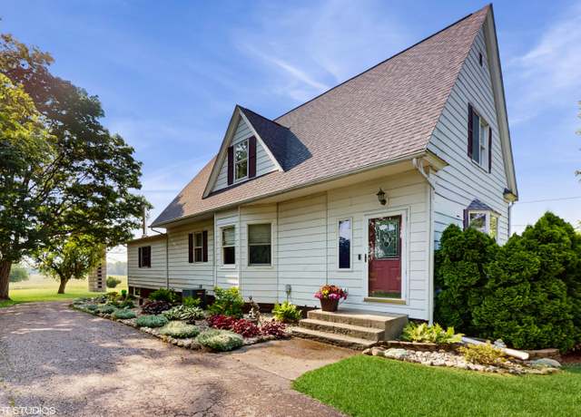 Property at 16486 Three Oaks Rd, Three Oaks, MI 49128, 4 beds, 1.5 baths