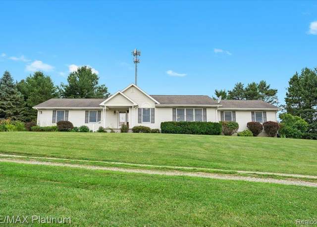 Property at 6893 Sanford Rd, Howell, MI 48855, 3 beds, 2.5 baths