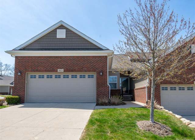 Property at 3021 Berkshire Rd, Auburn Hills, MI 48326, 2 beds, 2 baths