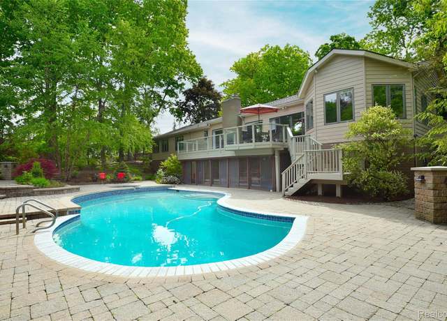 Property at 4681 Cove Rd, West Bloomfield, MI 48323, 4 beds, 4.5 baths