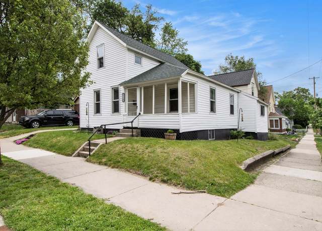 Property at 928 Baxter St SE, Grand Rapids, MI 49506, 3 beds, 2 baths