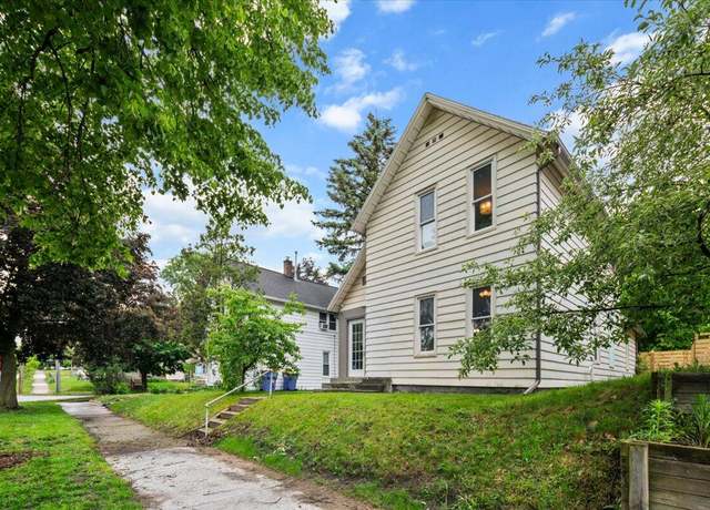 Property at 950 Crescent St NE, Grand Rapids, MI 49503, 4 beds, 2 baths