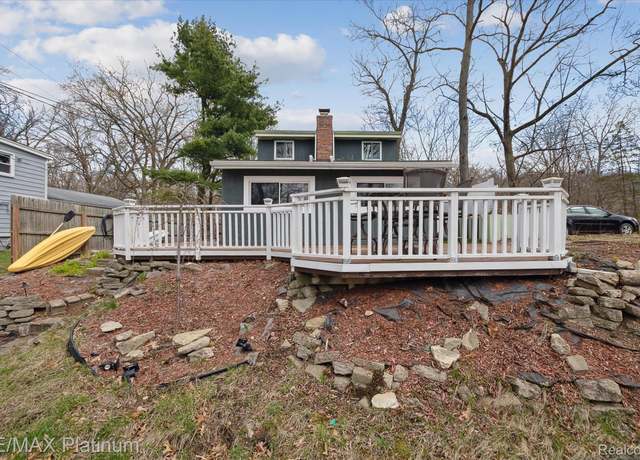 Property at 11549 Riverbank Ln, Pinckney, MI 48169, 2 beds, 1 bath