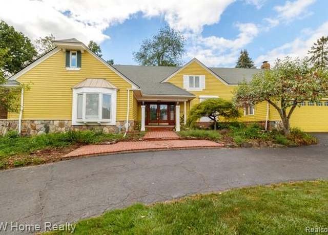 Property at 4568 Rolling Ridge Rd, West Bloomfield Charter Township, MI 48323, 4 beds, 3.5 baths