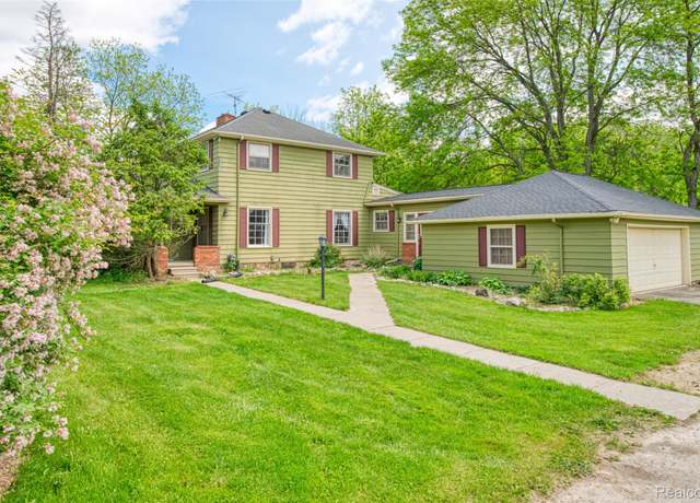 Property at 835 W Marr Rd, Howell, MI 48855, 5 beds, 2.5 baths