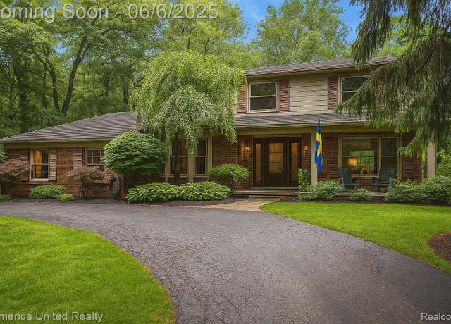 Property at 11187 Shadywood Dr, Brighton, MI 48114, 4 beds, 3.5 baths