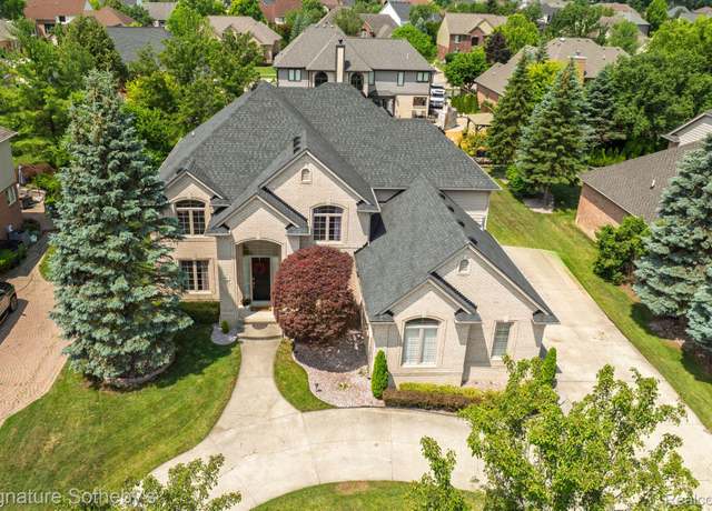 Property at 55397 Apple Ln, Shelby Twp, MI 48316, 4 beds, 2.5 baths